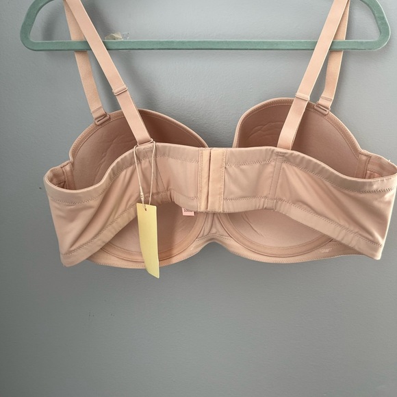 Cream underwire Bra with Molded Cups and Adjustable Straps - Picture 2 of 11